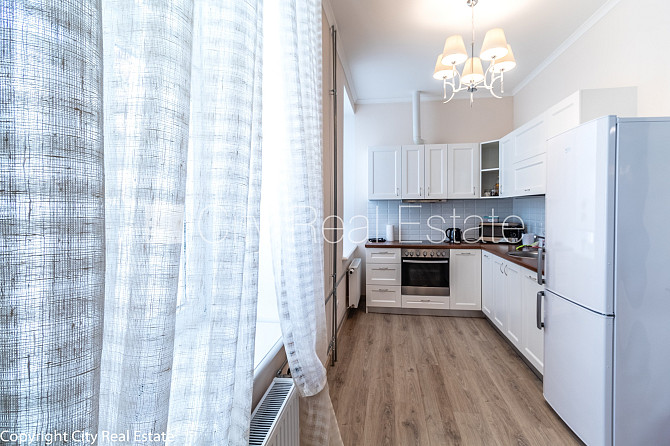 Fasādes māja, renovēta māja, logi vērsti uz ielas pusi, istabas izolētas, studio tipa, Rīga - foto 2