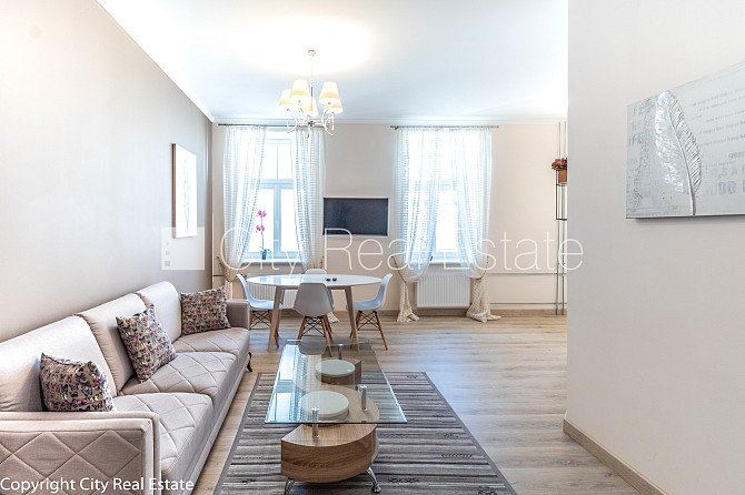 Fasādes māja, renovēta māja, logi vērsti uz ielas pusi, istabas izolētas, studio tipa, Rīga - foto 4