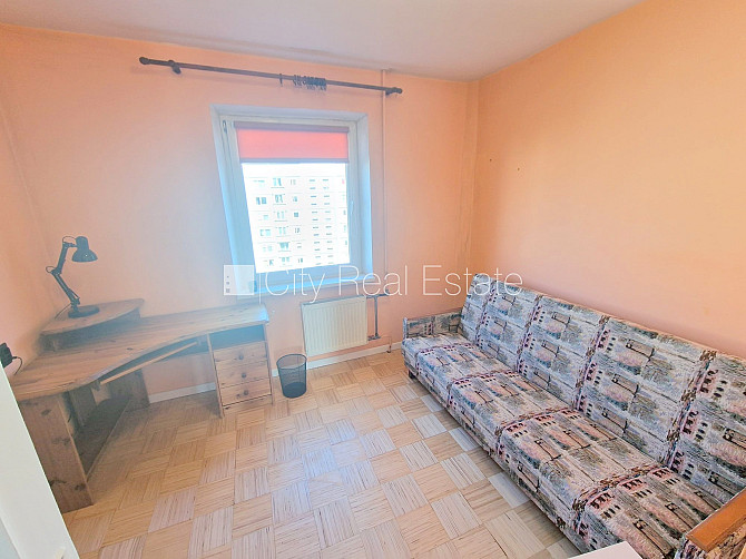 Pagalma ēka, ieeja no pagalma, divas lodžijas, logi vērsti mājas abās pusēs, plašs skats no Rīga - foto 14
