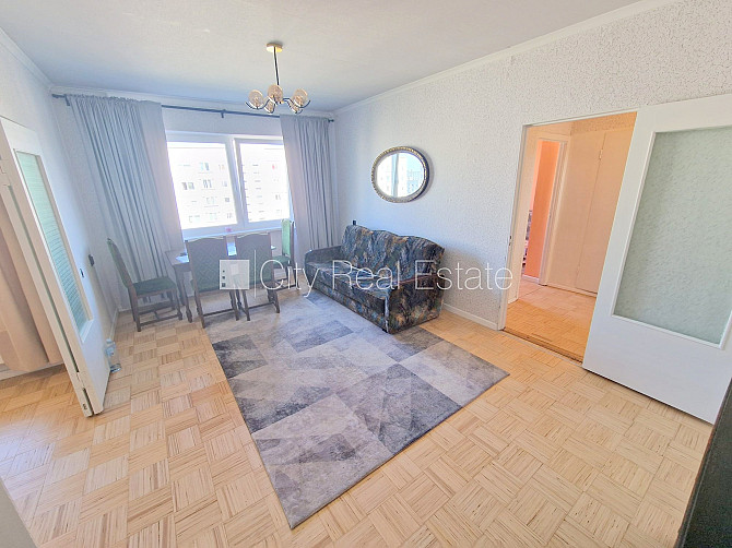 Pagalma ēka, ieeja no pagalma, divas lodžijas, logi vērsti mājas abās pusēs, plašs skats no Rīga - foto 3