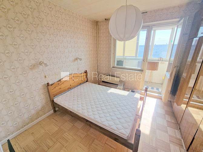 Pagalma ēka, ieeja no pagalma, divas lodžijas, logi vērsti mājas abās pusēs, plašs skats no Rīga - foto 18