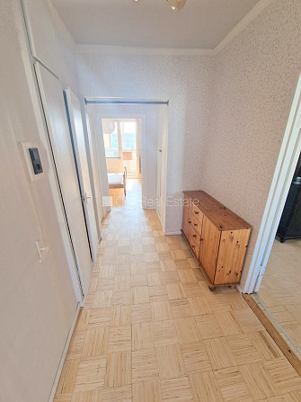 Pagalma ēka, ieeja no pagalma, divas lodžijas, logi vērsti mājas abās pusēs, plašs skats no Rīga - foto 13