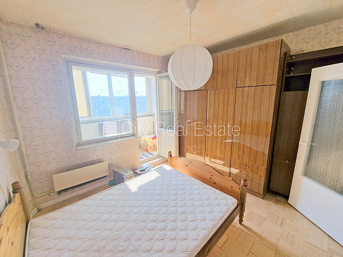 Pagalma ēka, ieeja no pagalma, divas lodžijas, logi vērsti mājas abās pusēs, plašs skats no Rīga - foto 20