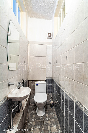 Fasādes māja, renovēta māja, slēgts pagalms, ieeja no ielas un pagalma, mansards, kāpņu Rīga - foto 19
