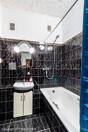 Fasādes māja, renovēta māja, slēgts pagalms, ieeja no ielas un pagalma, mansards, kāpņu Rīga - foto 18