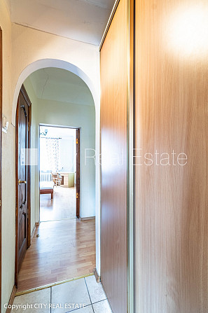 Fasādes māja, renovēta māja, slēgts pagalms, ieeja no ielas un pagalma, mansards, kāpņu Rīga - foto 16