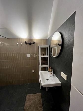 Fasādes māja, renovēta māja, vieta automašīnai, ieeja no ielas, luksuss apartamenti , ir Rīga - foto 9