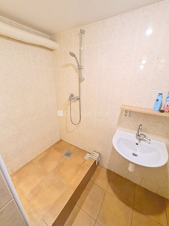 Fasādes māja, renovēta māja, ieeja no pagalma, puspagrabs, logi vērsti uz ielas pusi, Rīga - foto 18