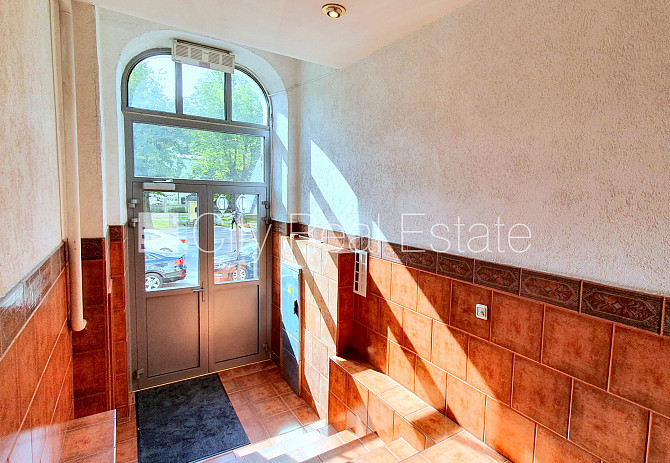 Zeme īpašumā, fasādes māja, renovēta māja, labiekārtots apzaļumots pagalms, slēgts Rīga - foto 20