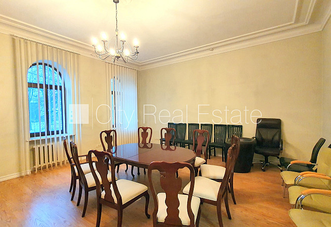 Zeme īpašumā, fasādes māja, renovēta māja, labiekārtots apzaļumots pagalms, slēgts Rīga - foto 2