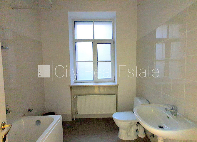 Zeme īpašumā, fasādes māja, renovēta māja, labiekārtots apzaļumots pagalms, slēgts Rīga - foto 8