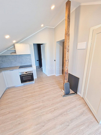 Fasādes māja, renovēta māja, slēgts pagalms, ieeja no ielas un pagalma, mansards, kāpņu Rīga - foto 11