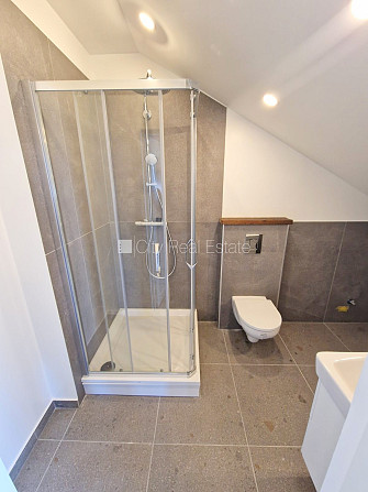 Fasādes māja, renovēta māja, slēgts pagalms, ieeja no ielas un pagalma, mansards, kāpņu Rīga - foto 15