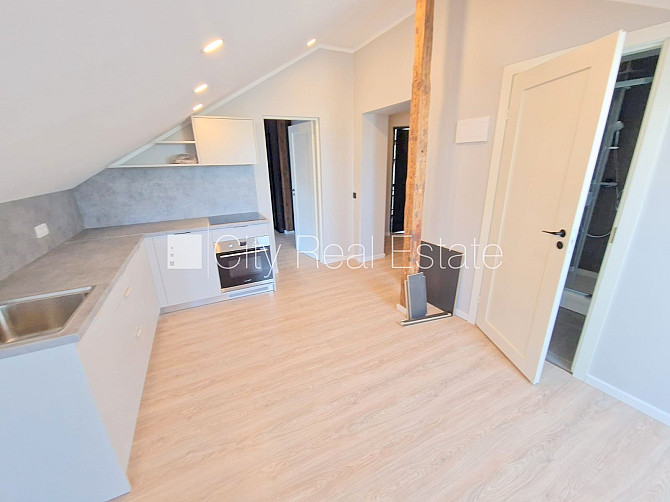 Fasādes māja, renovēta māja, slēgts pagalms, ieeja no ielas un pagalma, mansards, kāpņu Rīga - foto 10