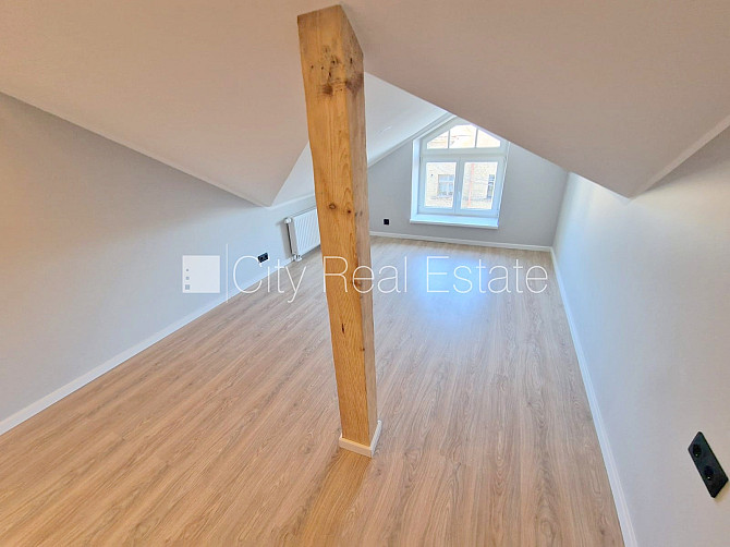 Fasādes māja, renovēta māja, slēgts pagalms, ieeja no ielas un pagalma, mansards, kāpņu Rīga - foto 13
