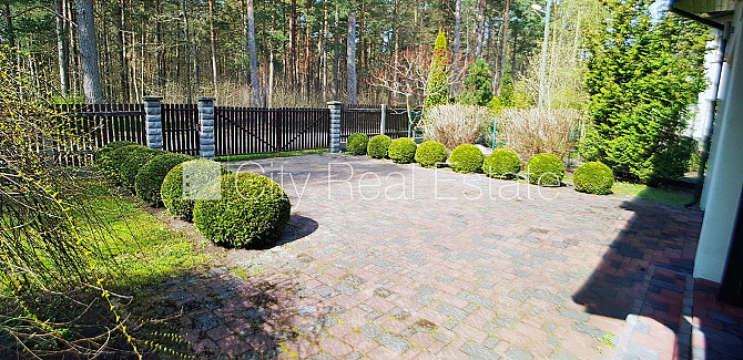 Privātmāja, labiekārtots apzaļumots pagalms, bruģēts piebraucamais ceļš, garāža vienai Jūrmala - foto 15