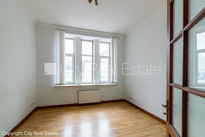 Fasādes māja, viena kvadrātmetra apsaimniekošanas maksa mēnesī  0,43 EUR, ieeja no ielas un Rīga - foto 11