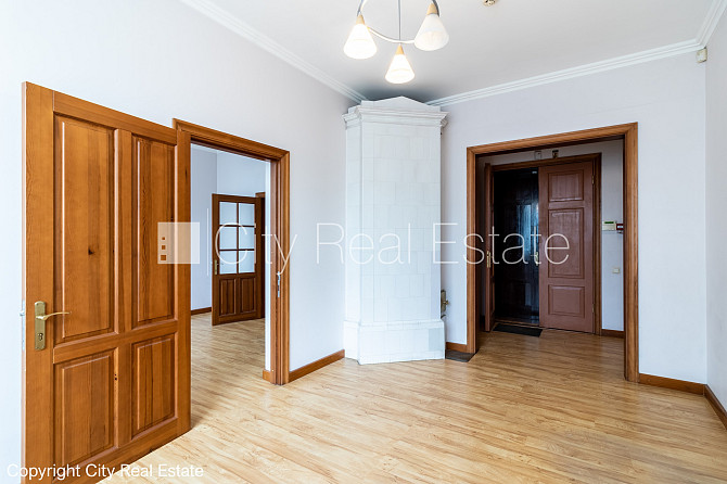 Fasādes māja, viena kvadrātmetra apsaimniekošanas maksa mēnesī  0,43 EUR, ieeja no ielas un Rīga - foto 3