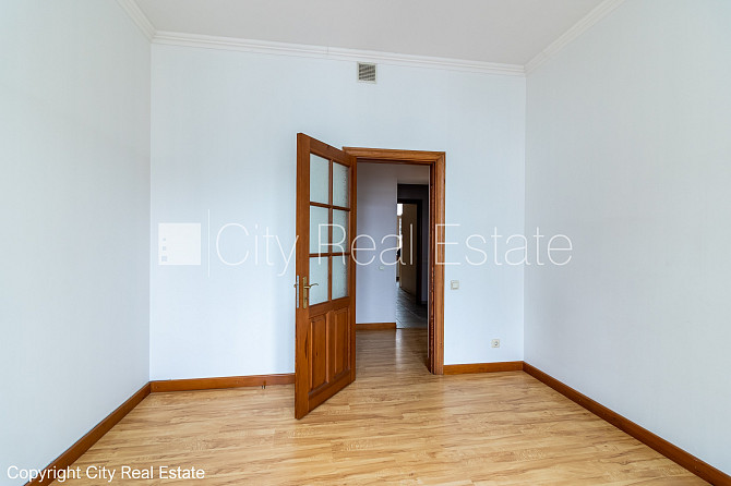 Fasādes māja, viena kvadrātmetra apsaimniekošanas maksa mēnesī  0,43 EUR, ieeja no ielas un Rīga - foto 12