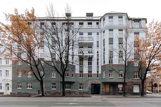 Фасадный дом, реновированный дом, плата за обслуживание в месяц 50 EUR, вход с улицы, Рига