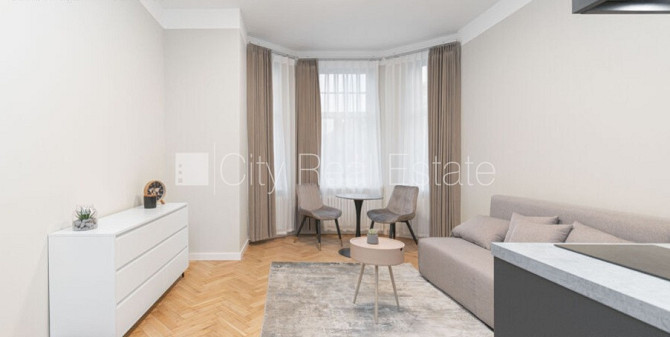 Фасадный дом, реновированный дом, плата за обслуживание в месяц 50 EUR, вход с улицы, Рига - изображение 2