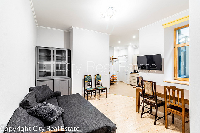 Pagalma māja, renovēta māja, slēgts pagalms, guļamistabu skaits 3 gab., studio tipa, virtuve Rīga - foto 1