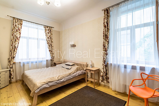 Pagalma ēka, renovēta māja, labiekārtots apzaļumots pagalms, slēgts pagalms, iežogota Rīga - foto 6