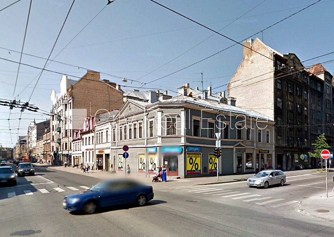 Fasādes māja, slēgts pagalms, ieeja no pagalma, kāpņu telpa pēc kosmētiskā remonta, logi Rīga - foto 18