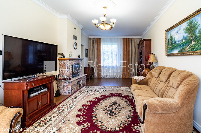 Zeme īpašumā, privātmāja, renovēta māja, labiekārtots apzaļumots pagalms, bruģēts Rīga - foto 4
