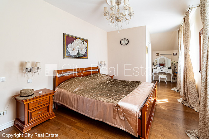 Zeme īpašumā, privātmāja, renovēta māja, labiekārtots apzaļumots pagalms, bruģēts Rīga - foto 15