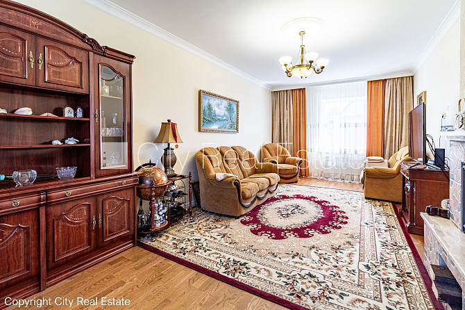 Zeme īpašumā, privātmāja, renovēta māja, labiekārtots apzaļumots pagalms, bruģēts Rīga - foto 3