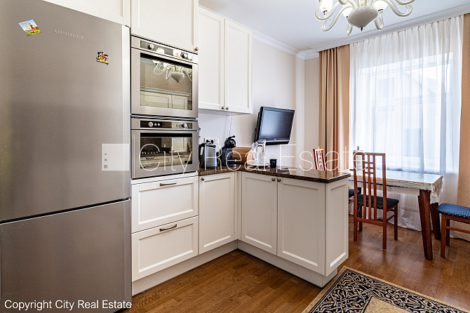 Zeme īpašumā, privātmāja, renovēta māja, labiekārtots apzaļumots pagalms, bruģēts Rīga - foto 8