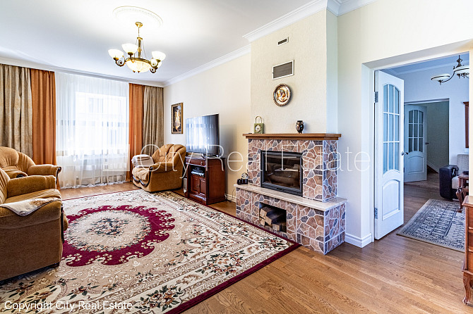 Zeme īpašumā, privātmāja, renovēta māja, labiekārtots apzaļumots pagalms, bruģēts Rīga - foto 2