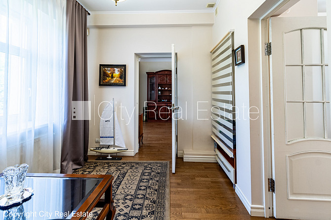 Zeme īpašumā, privātmāja, renovēta māja, labiekārtots apzaļumots pagalms, bruģēts Rīga - foto 5