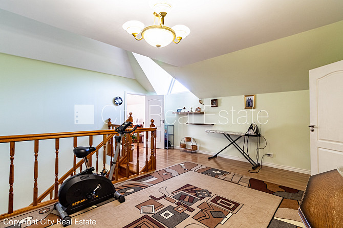 Zeme īpašumā, privātmāja, renovēta māja, labiekārtots apzaļumots pagalms, bruģēts Rīga - foto 14