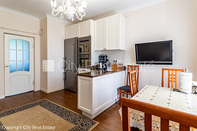 Zeme īpašumā, privātmāja, renovēta māja, labiekārtots apzaļumots pagalms, bruģēts Rīga - foto 9