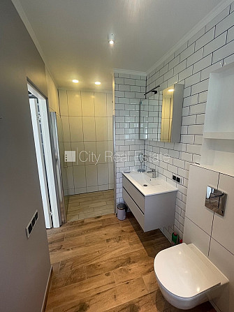 Renovēta māja, labiekārtots apzaļumots pagalms, vieta automašīnai, terase, guļamistabu Jūrmala - foto 8