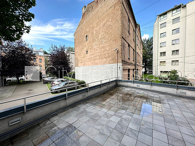 Jaunceltne, fasādes māja, labiekārtota apzaļumota teritorija, slēgts pagalms, pazemes Rīga - foto 17