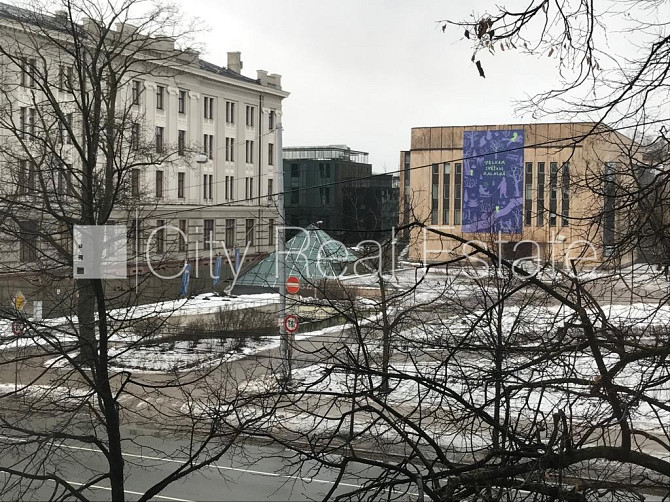 Закрытый двор, лестничная клетка после косметического ремонта, окна выходят на Рига - изображение 19