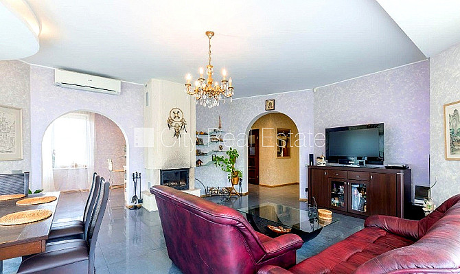 Fasādes māja, renovēta māja, slēgts pagalms, ieeja no pagalma, kāpņu telpa pēc kapitālā Rīga - foto 4