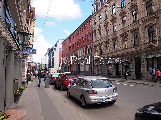 Fasādes māja, renovēta māja, apsargāta teritorija, ieeja no ielas, kāpņu telpa pēc Rīga - foto 8