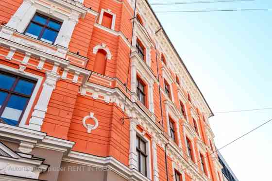 Iegādei pieejams studio tipa dzīvoklis renovēta ēka pašā Rīgas centrā.  Šī ir lieliska investīcijai  Rīga