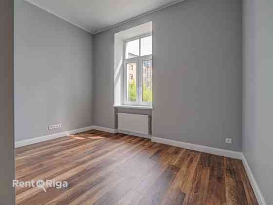 Iegādei pieejams studio tipa dzīvoklis renovēta ēka pašā Rīgas centrā.  Šī ir lieliska investīcijai  Rīga