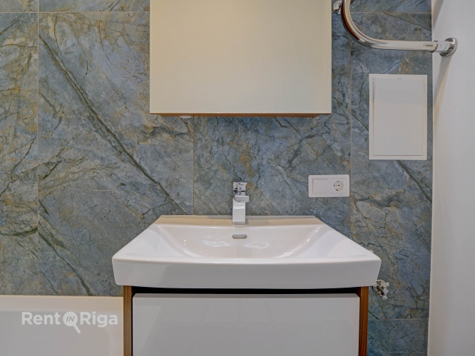 Iegādei pieejams studio tipa dzīvoklis renovēta ēka pašā Rīgas centrā.  Šī ir lieliska Rīga - foto 7