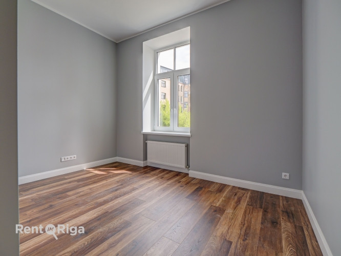 Iegādei pieejams studio tipa dzīvoklis renovēta ēka pašā Rīgas centrā.  Šī ir lieliska Rīga - foto 3