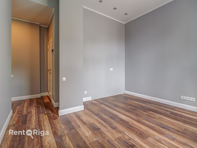 Iegādei pieejams studio tipa dzīvoklis renovēta ēka pašā Rīgas centrā.  Šī ir lieliska Rīga - foto 4