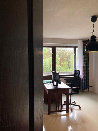 Pārdod mājīgu, gaišu un klusu divistabu dzīvokli Jūrmalā, Kauguros. Logi vērsti uz divām Jūrmala - foto 5
