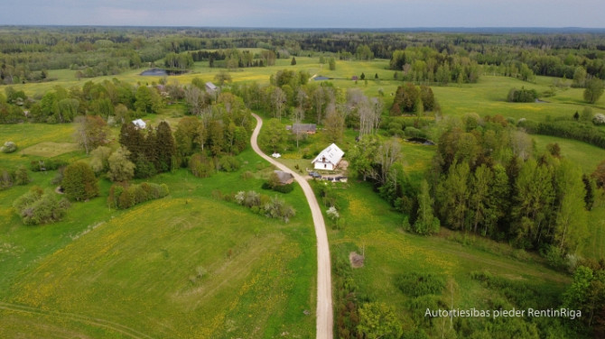 Kvalitatīvi un pārdomāti būvēta lauku māja no dabīgiem un ilgtspējīgiem materiāliem. Cēsis un Cēsu novads - foto 3
