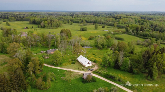 Kvalitatīvi un pārdomāti būvēta lauku māja no dabīgiem un ilgtspējīgiem materiāliem. Cēsis un Cēsu novads - foto 1