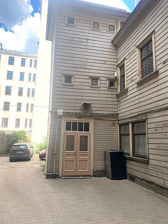 Pagalma māja, renovēta māja, labiekārtots apzaļumots pagalms, slēgts pagalms, ir lifts, Rīga - foto 12